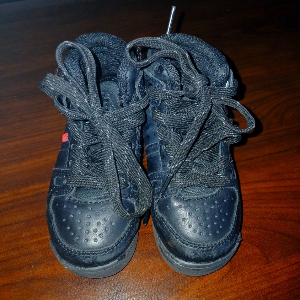 Levis Size 5 Toddler Black High-Top Sneakers with Leather Finish